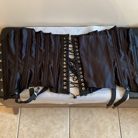 Quality Corset with steel bones. - Picture 5 of 8